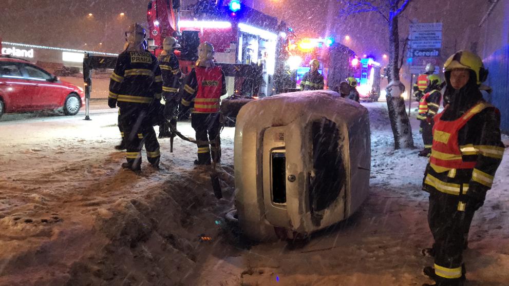 Řidička srazila dvě chodkyně v Praze 10