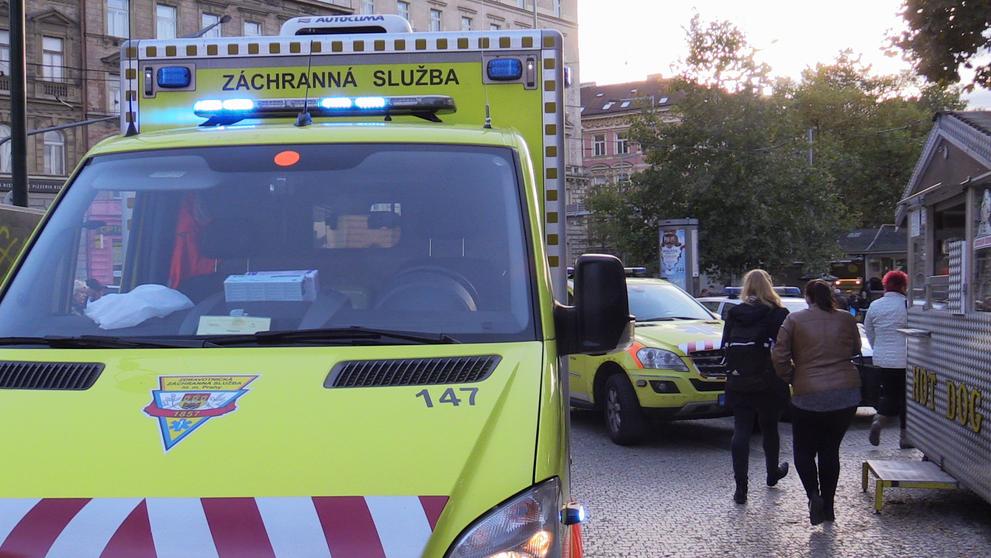 Muž spadl pod soupravu metra na Náměstí Míru - 2