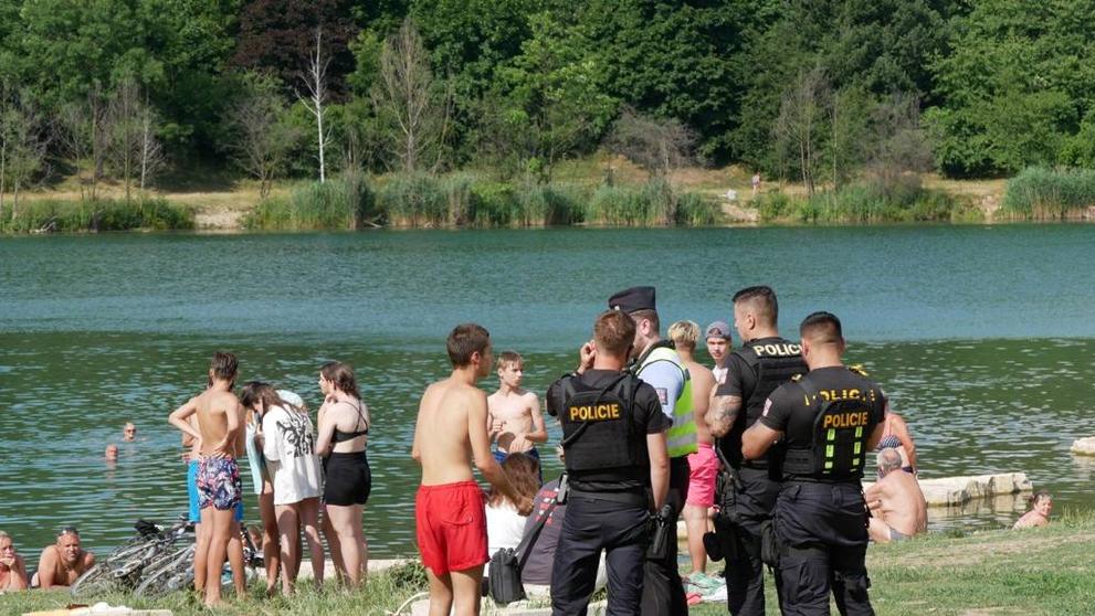 Další případ utonutí na Stříbrném jezeře v Opavě (6)