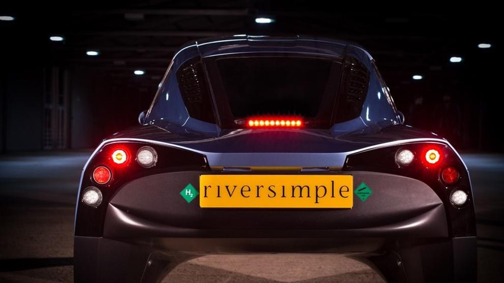 Nový automobil, který jezdí na vodík - 1