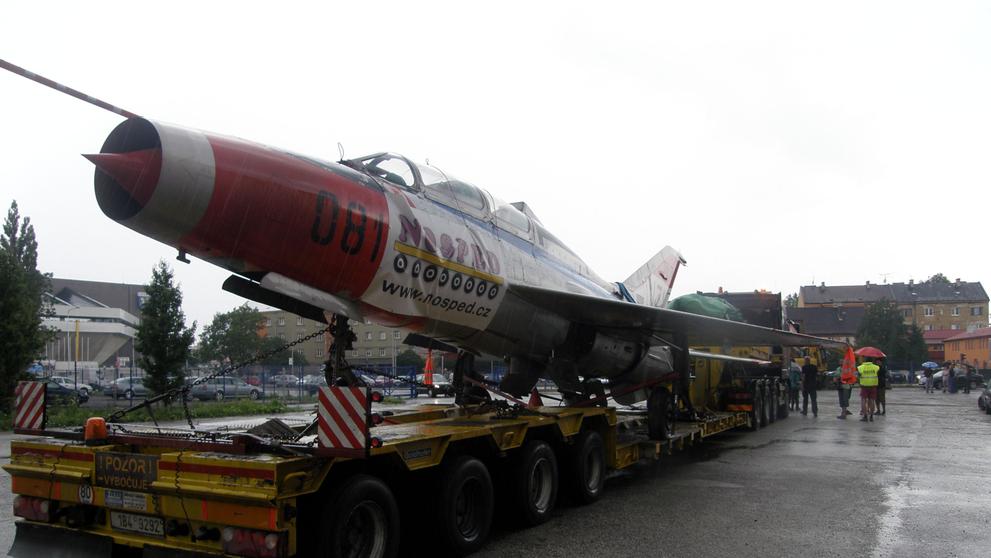 Stěhování stíhačky MiG-21 - 1