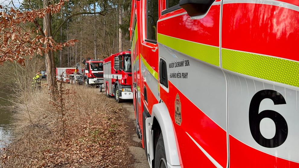 Neznámá látka unikla do Kunratického potoka (4)