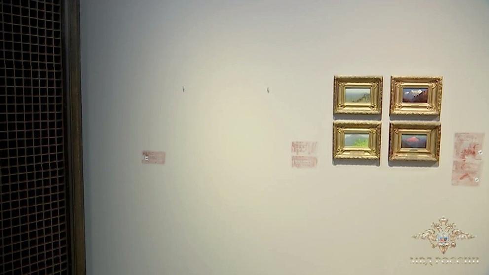 Krádež obrazu v ruské galerii - 1