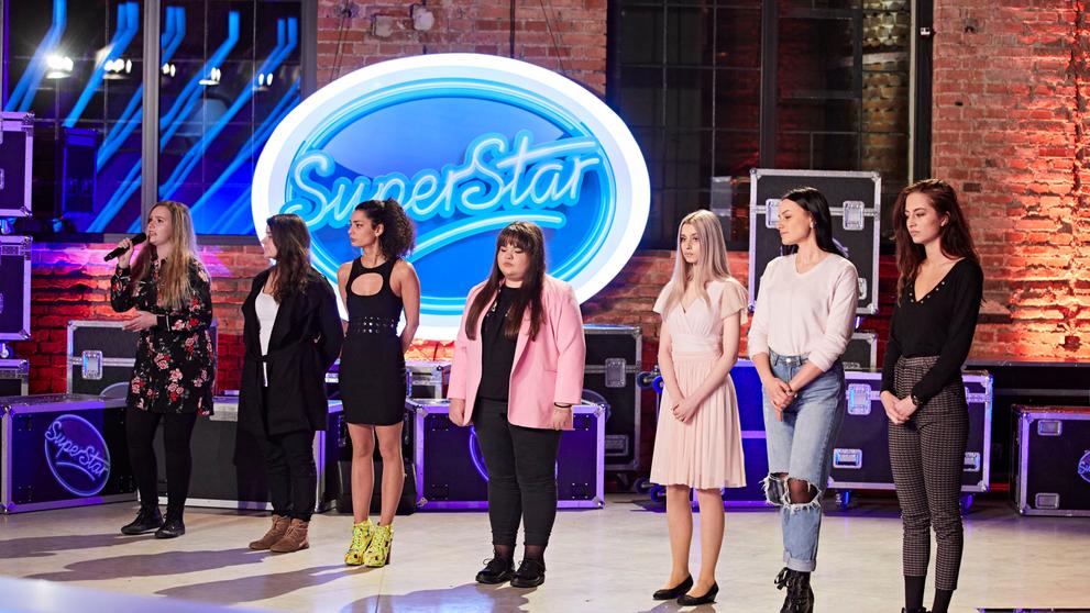 Koktající Denisa v SuperStar - 1