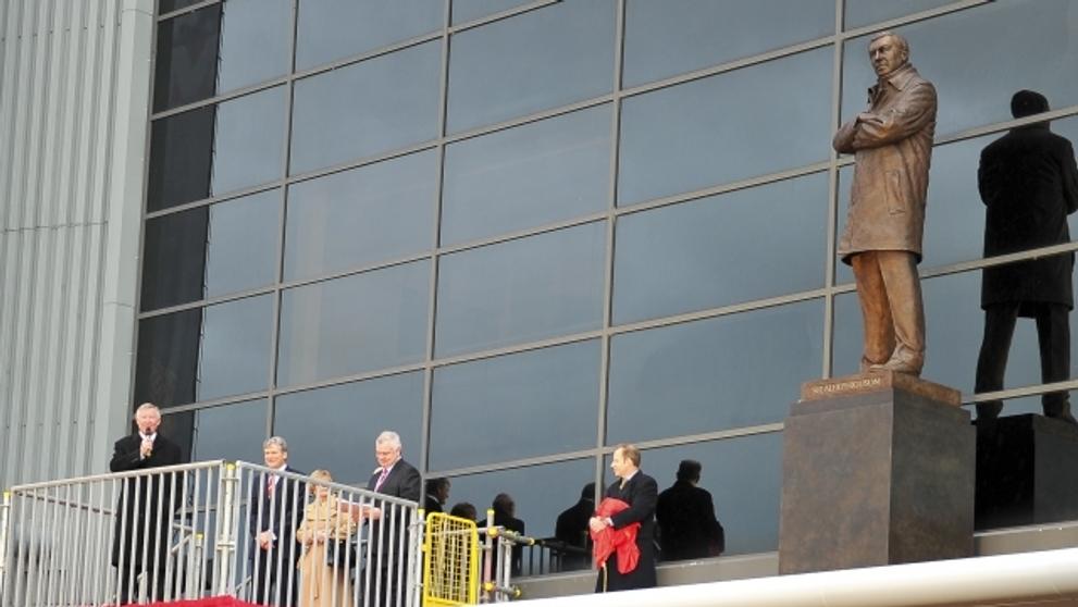 Alex Ferguson má sochu - 10