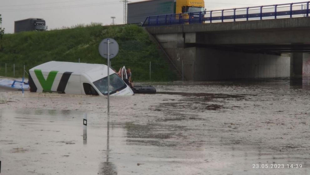 Uvízlá dodávka u Otrokovic