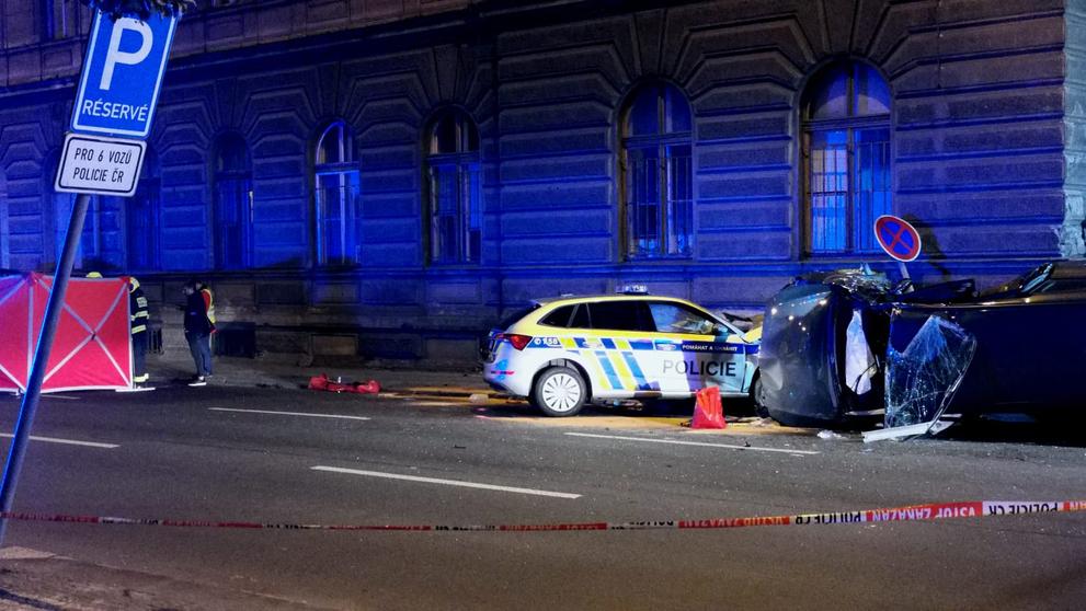 Srážka policejního a osobního auta (3)