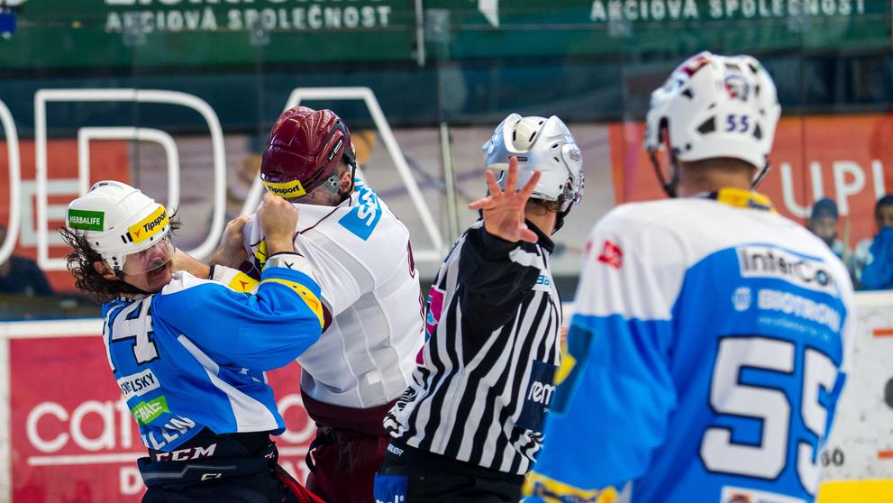 David Kočí vs. Ryan Hollweg, bitka z NHL v extralize - 5