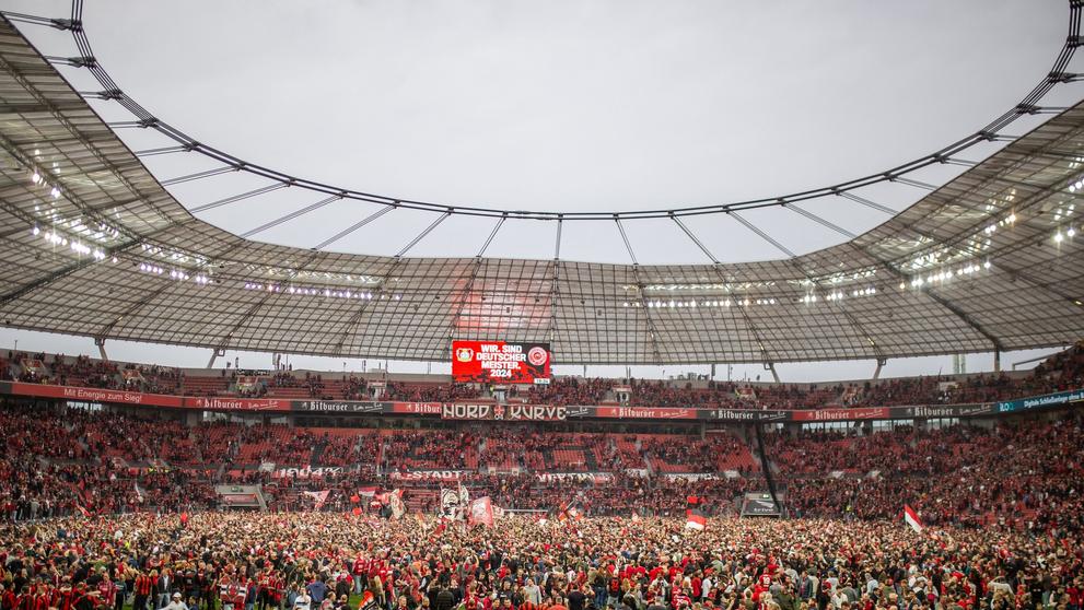 Fanoušci Leverkusenu na stadionu