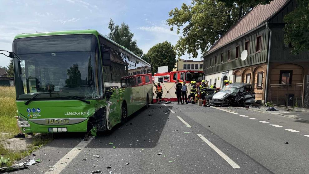 Vážná dopravní nehoda ve Varnsdorfu na Děčínsku (2)
