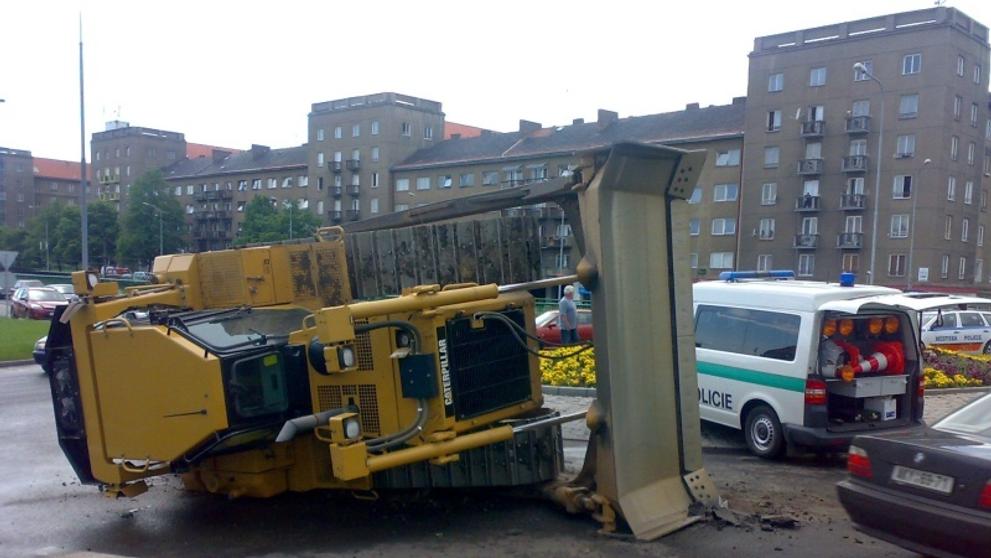 Bagr spadl z přívěsu