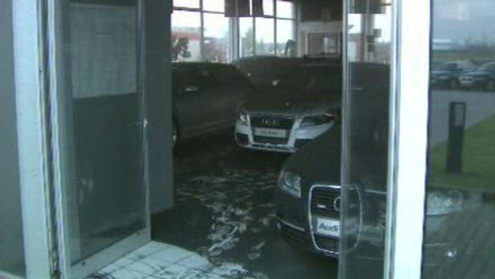 Pořár autosalonu
