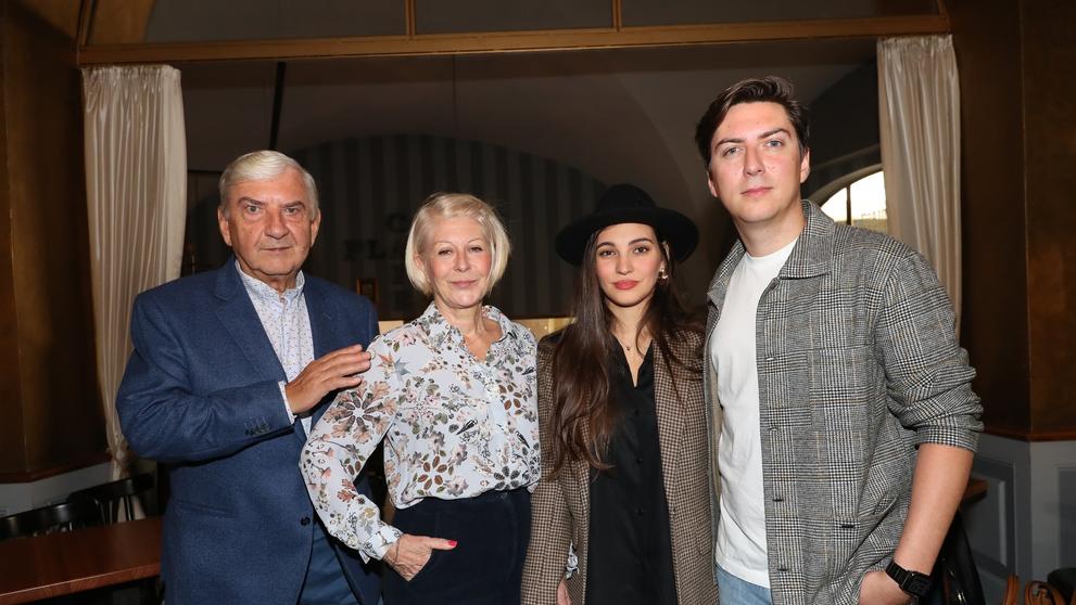 Zleva Miroslav Donutil, Zuzana Donutilová, Sára Donutilová a Martin Donutil, 25. 10. 2024