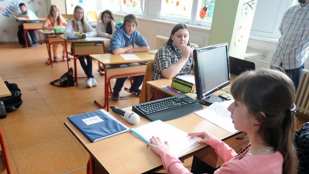Nevidomá studentka pedagogiky vyučuje na základní škole - 6