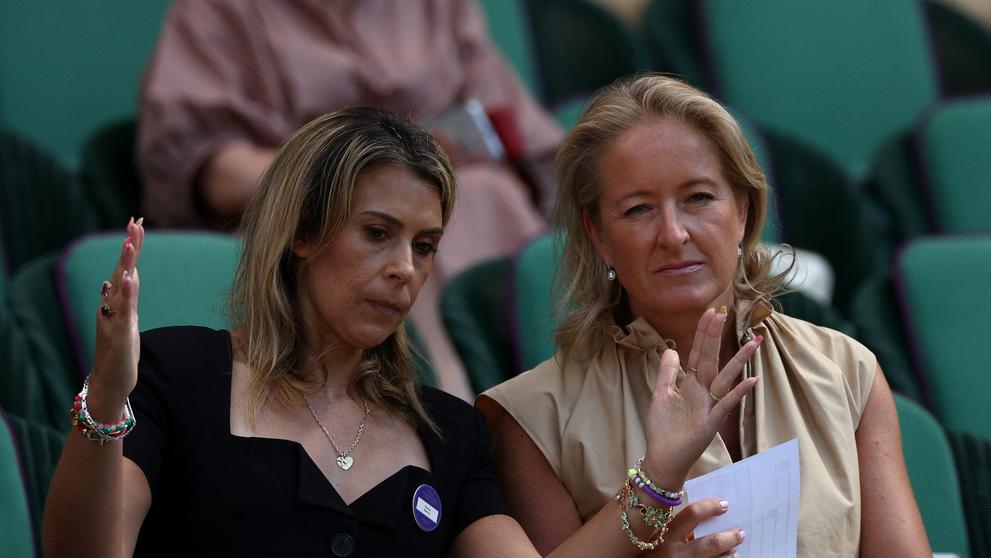 Francouzská profesionální tenistka Marion Bartoliová (vlevo)