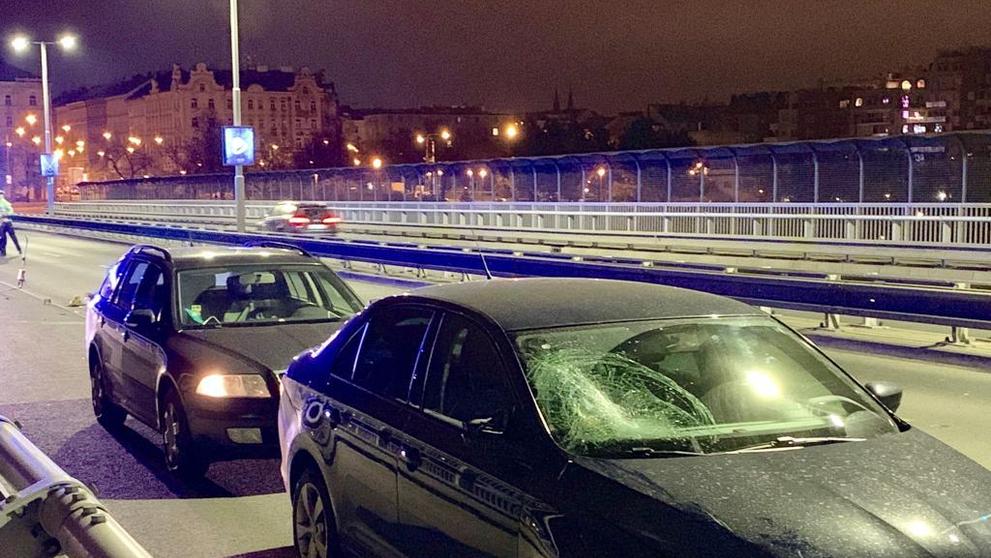 Žena se snažila přeběhnout Nuselský most - 2