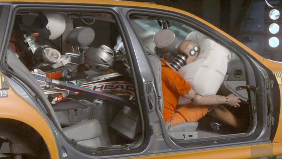 Crash test lyží v autě - 3