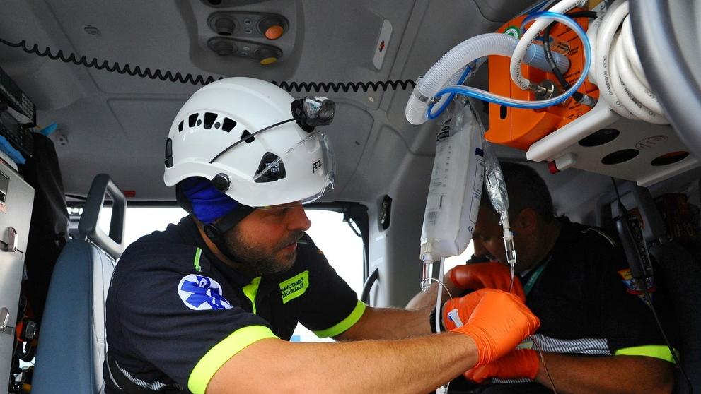 V Lochkovském tunelu hasiči vyprostili řidiče z kabiny kamionu - 23