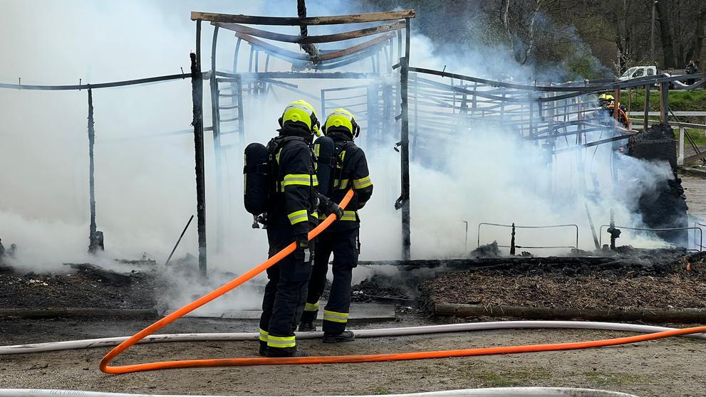 Požár stájí na Císařském ostrově v Praze