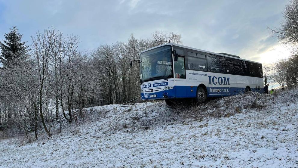 Nehoda linkového autobusu v Čenkovicích na Orlickoústecku - 3