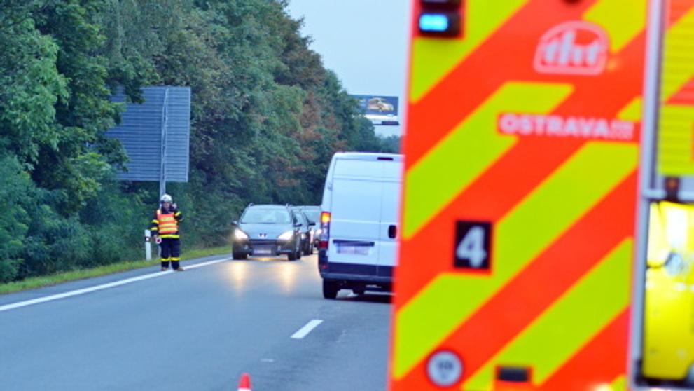 V Ostravě-Nové Bělé po nehodě shořela Škoda Fabia - 7