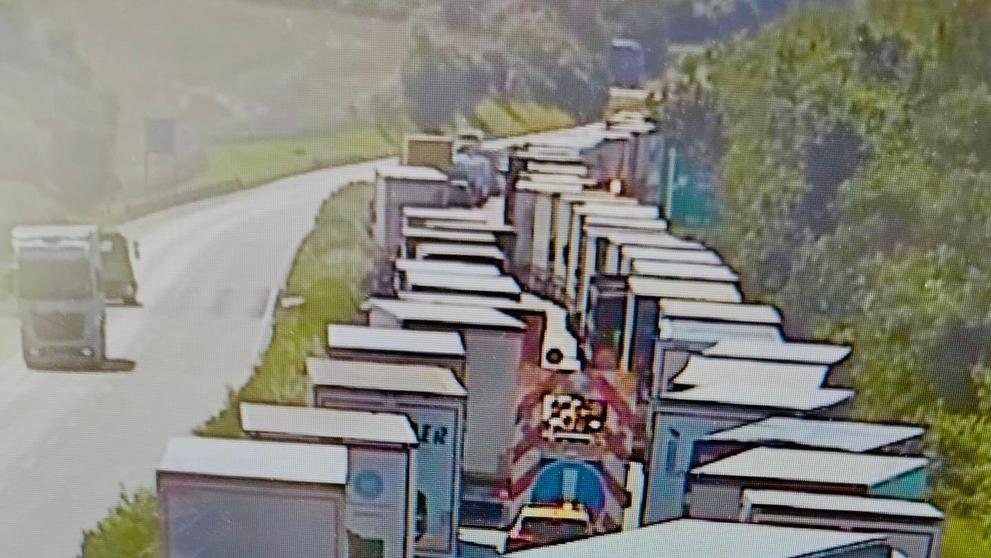 Dopravní nehoda na D5 komplikuje dopravu (1)