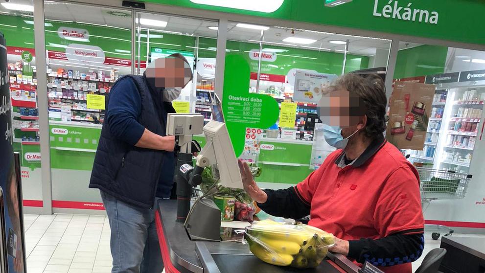 Opaření proti šíření koronaviru v obchodech - 3