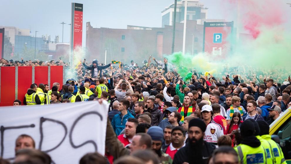 Protesty fanoušků Manchesteru United proti majitelům Glazerovým