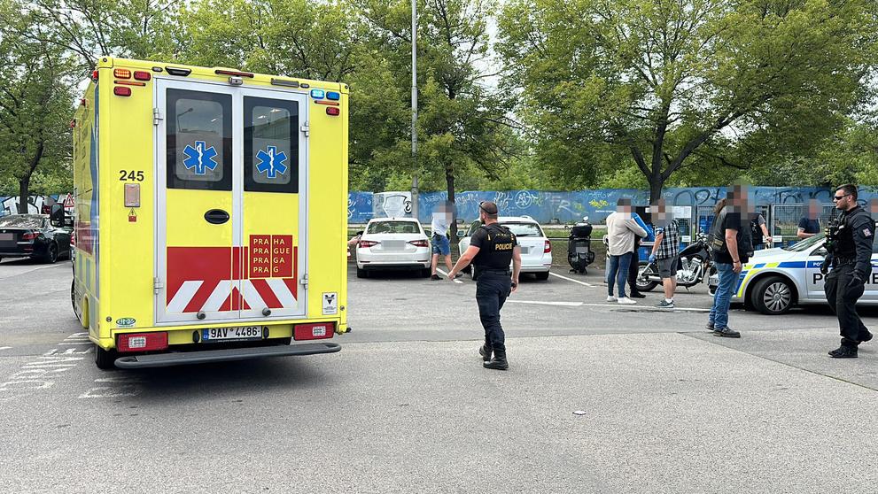 Útočník v Praze napadl nožem šest lidí (11)
