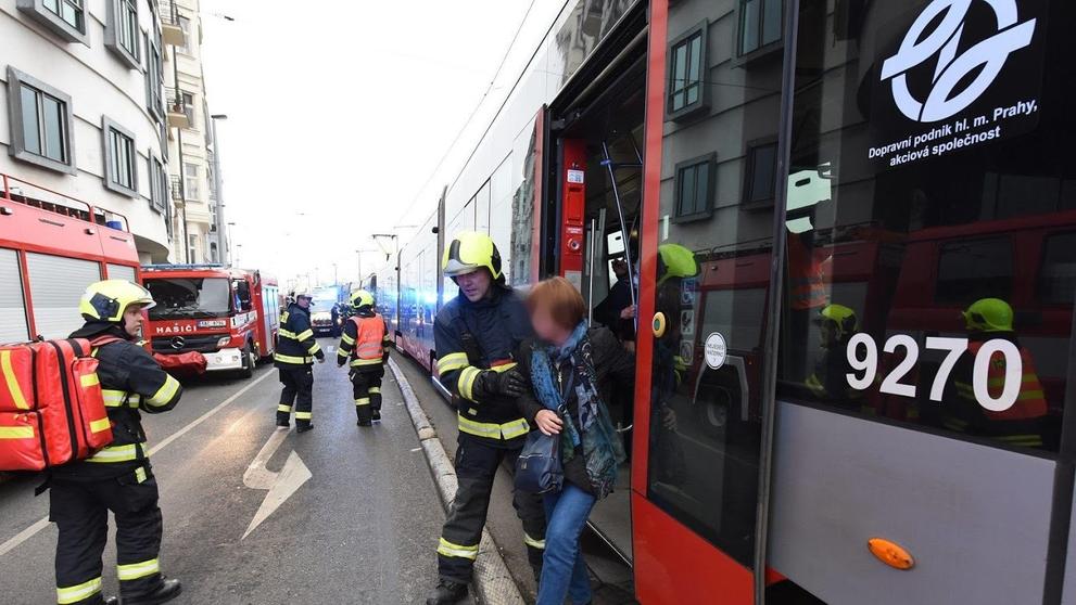 Sražené tramvaje v Praze u Tančícího domu - 3