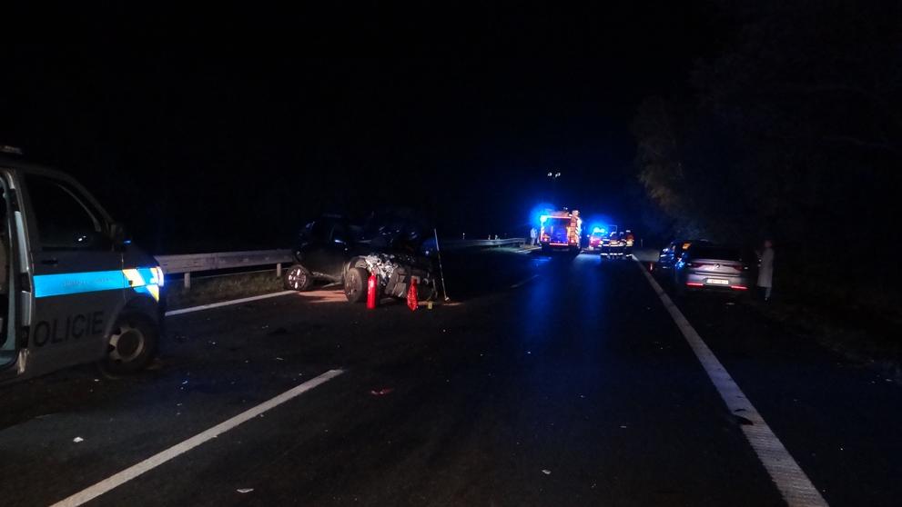Celkem bouralo pět osobních aut a jeden náklaďák