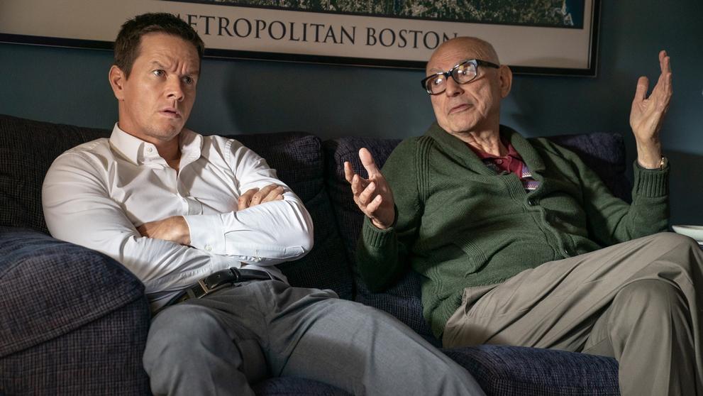 Alan Arkin a Mark Wahlberg ve filmu Spravedlnost podle Spensera, 2020