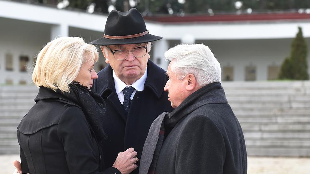 Rodina Jany Novotné na pohřbu