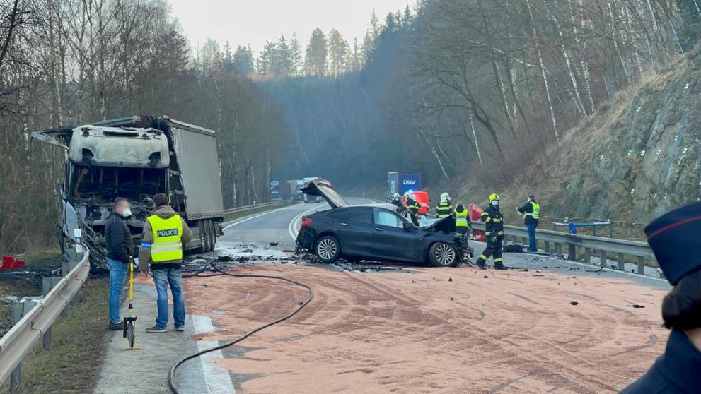 Dopravní nehoda nákladního a osobního vozidla za Voticemi - 3