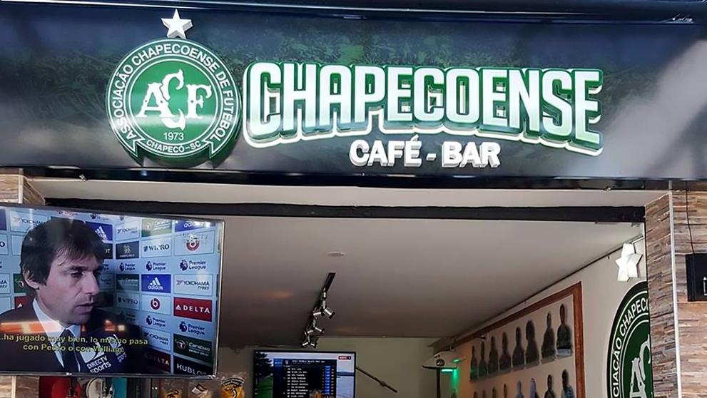 Vstup do kavárny Chapeco