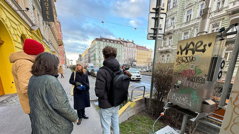 Experti z organizace Senzorvzduchu měřili kvalitu ovzduší v Praze