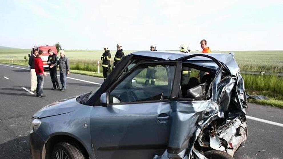 Mladá řidička zemřela na Kutnohorsku po srážce s náklaďákem