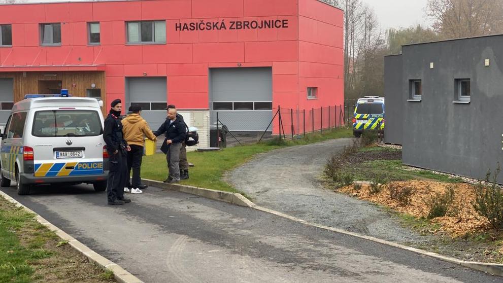 U hasičské zbrojnice leželo tělo nahého muže - 6