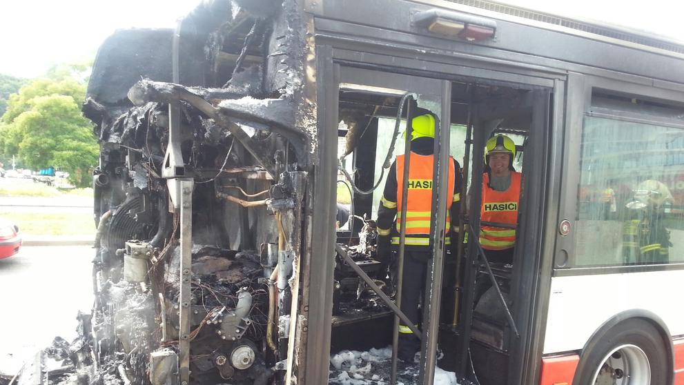 Požár autobusu na Evropské - 4