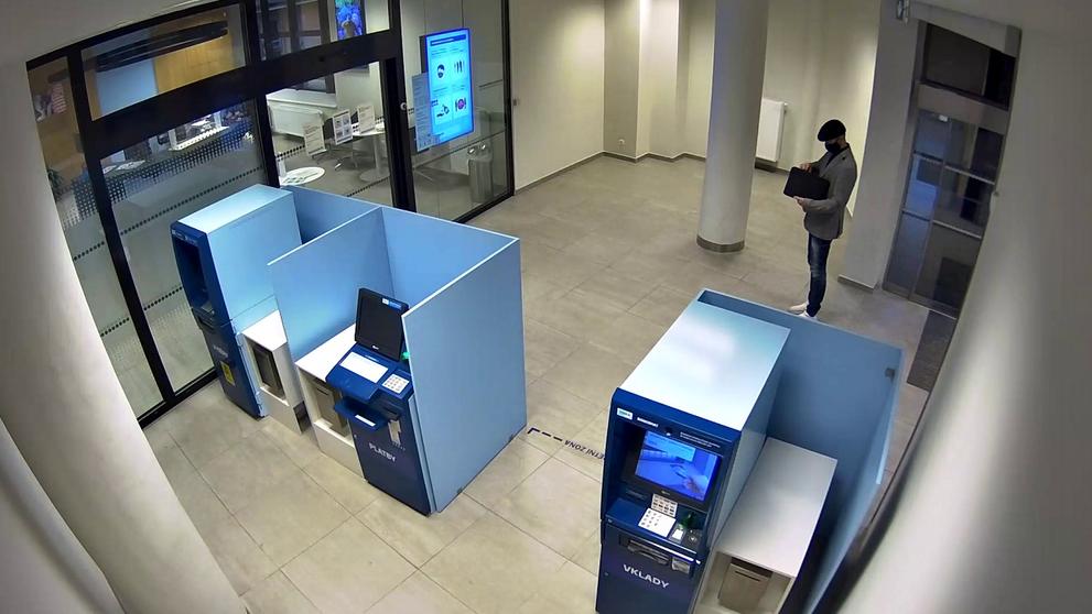 Mistr převleků si z bank odnesl milion korun - 18
