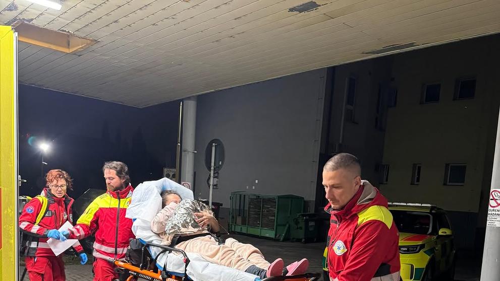 Záchranáři pomohli na svět dvěma holčičkám
