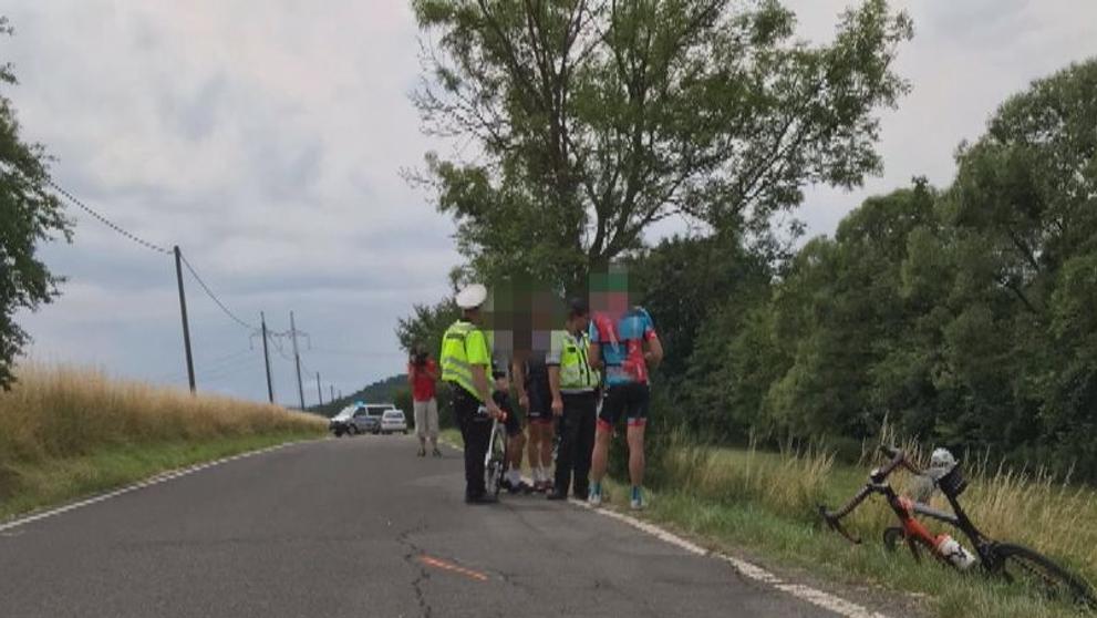 Nehoda auta a cyklistů