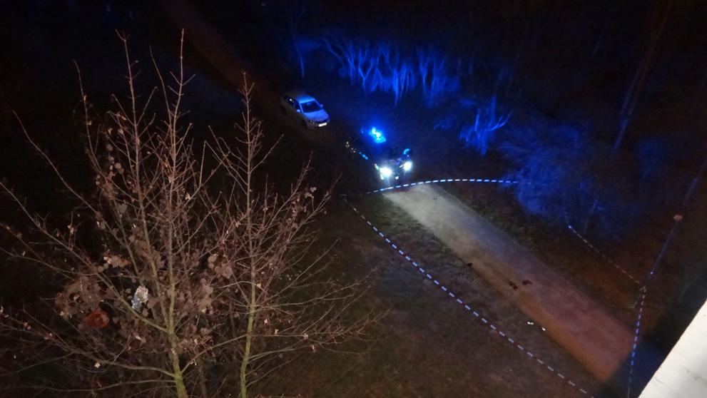 Mladík ležel v tratolišti krve pod asi 15 metrů vysokým mostem