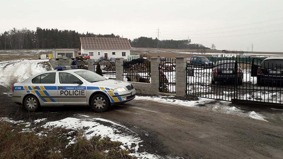 Nález mrtvé ženy a vážně zraněného muže v domku na Tachovsku - 1
