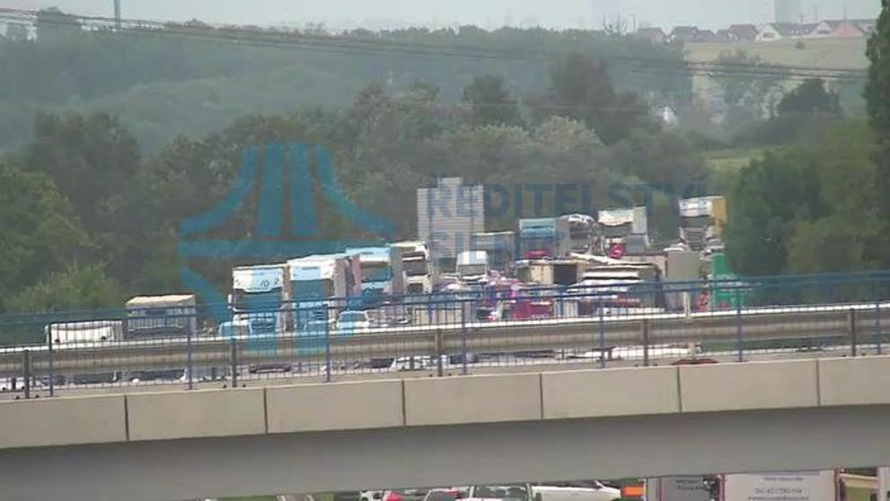 Vážná dopravní nehoda na dálnici D2 ve směru na Brno (1)
