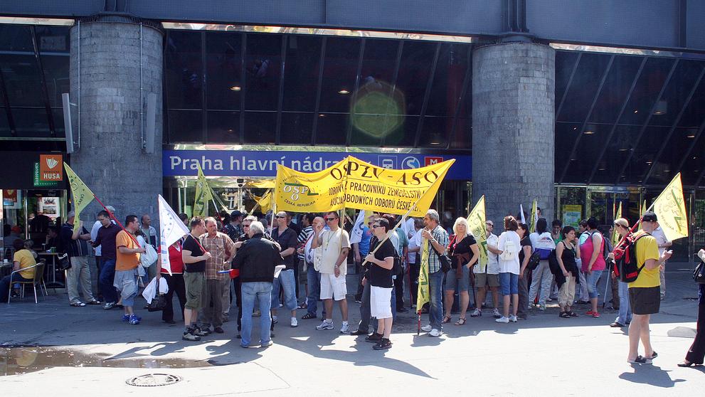 Demonstrace odborů proti reformám na Václavském náměstí - 1