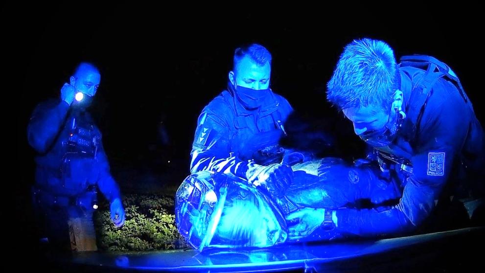 Policisté honili muže na čtyřkolce - 3