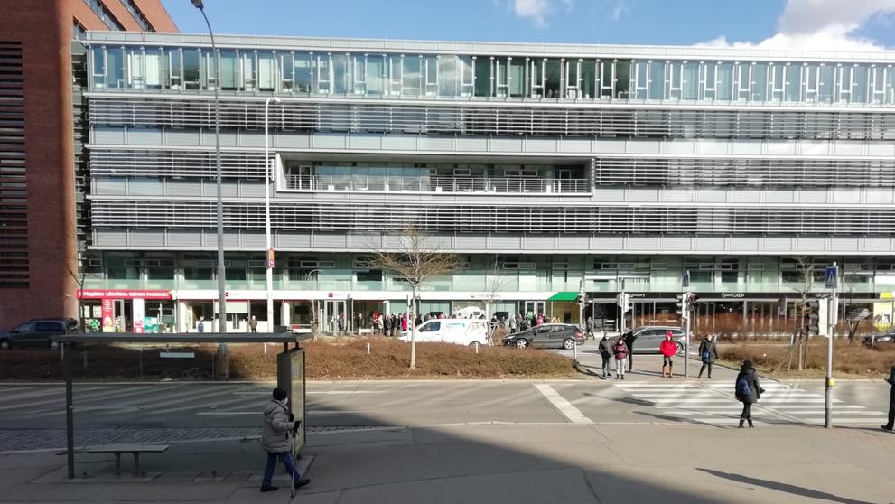 Fronty lidí před bankou Sberbank (4)
