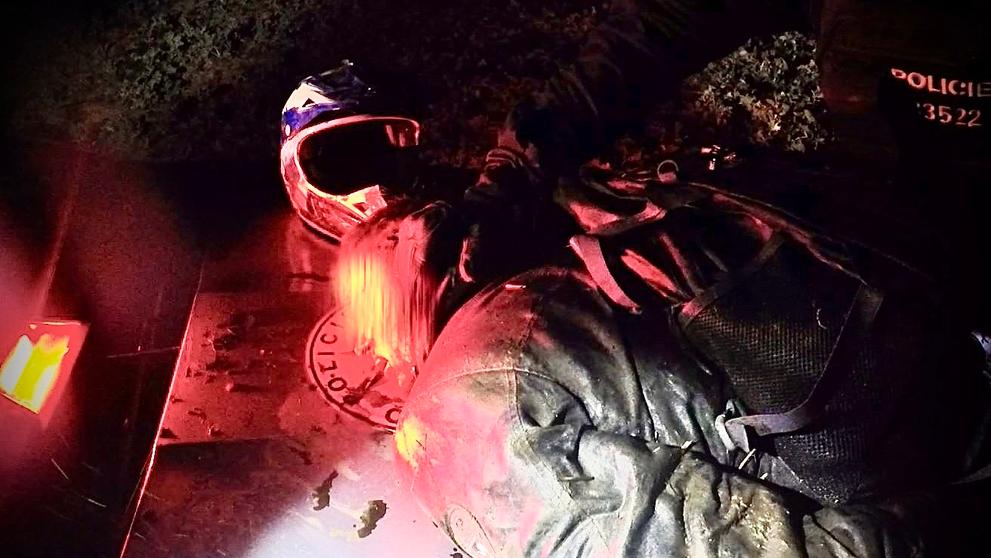 Policisté honili muže na čtyřkolce - 9
