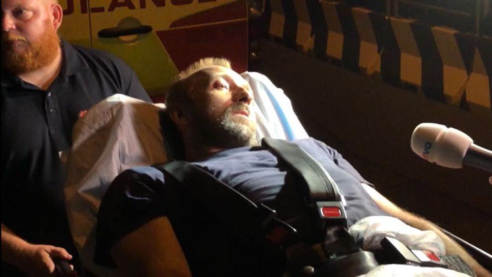 Řidiče kamionu, který v Janově spadl z mostu, převezli do ČR - 4